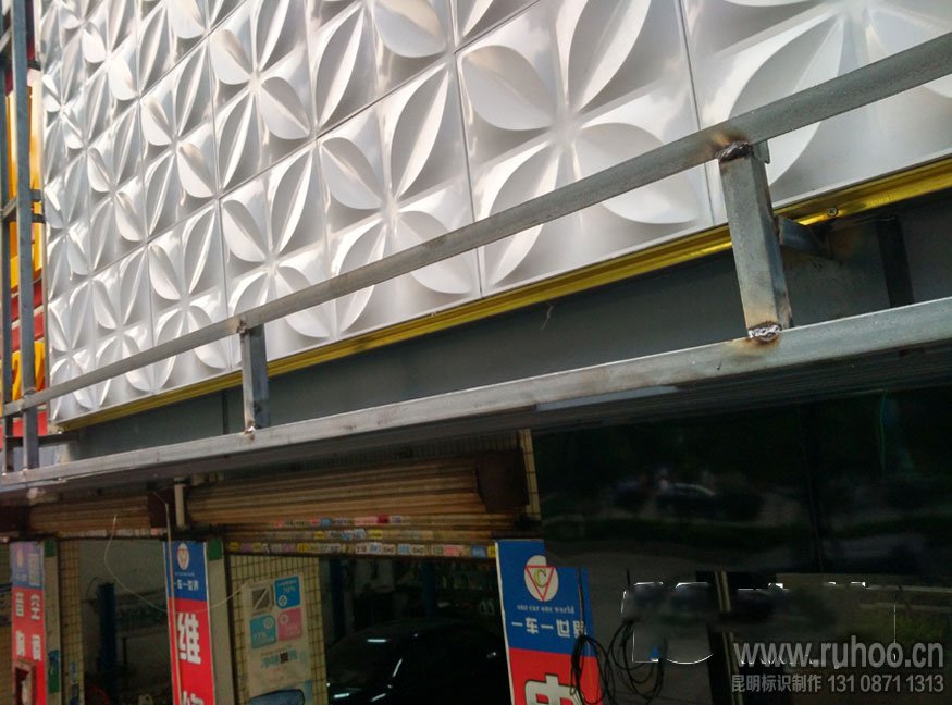 三位扣板门头安装