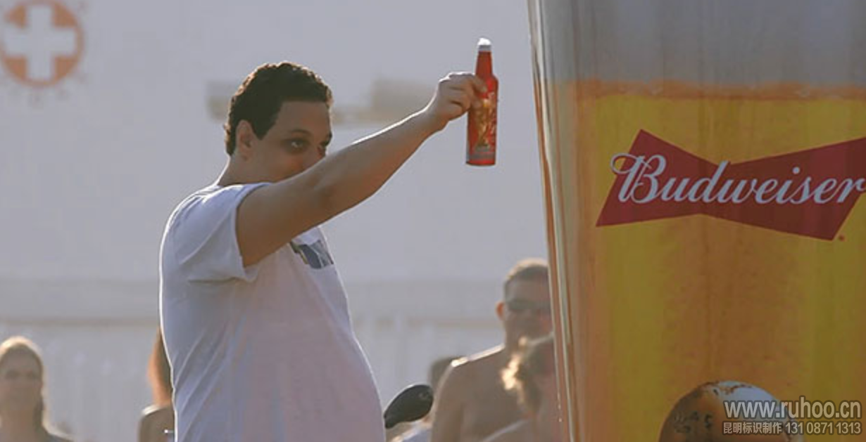 百威啤酒户外广告