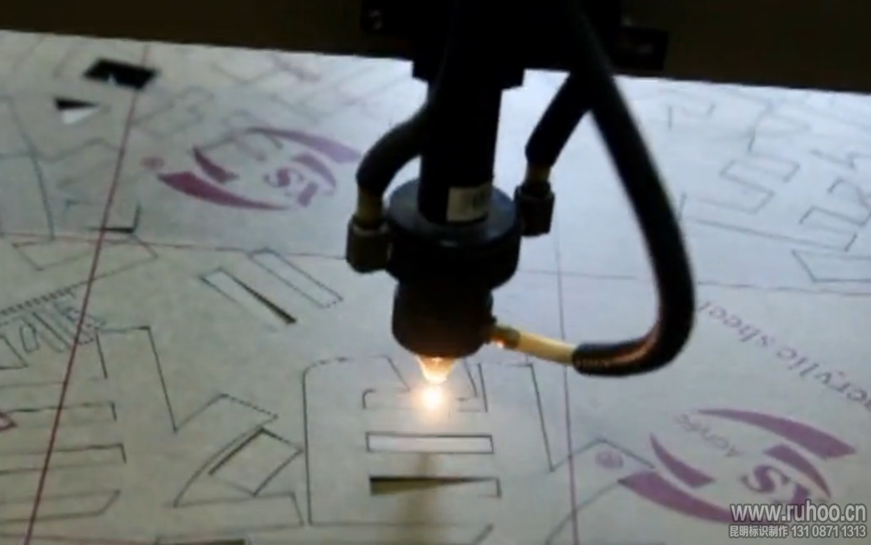 水晶字雕刻过程