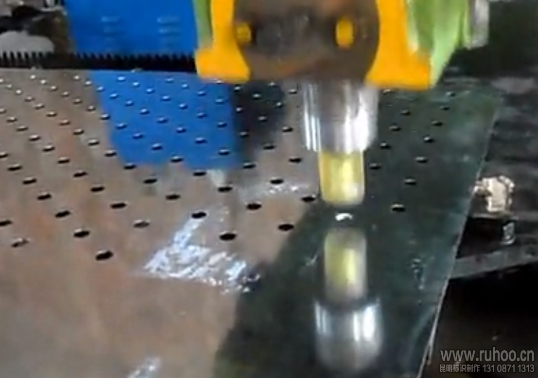 led外露发光字冲孔工艺