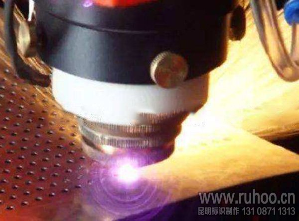 外露发光字激光打孔流程