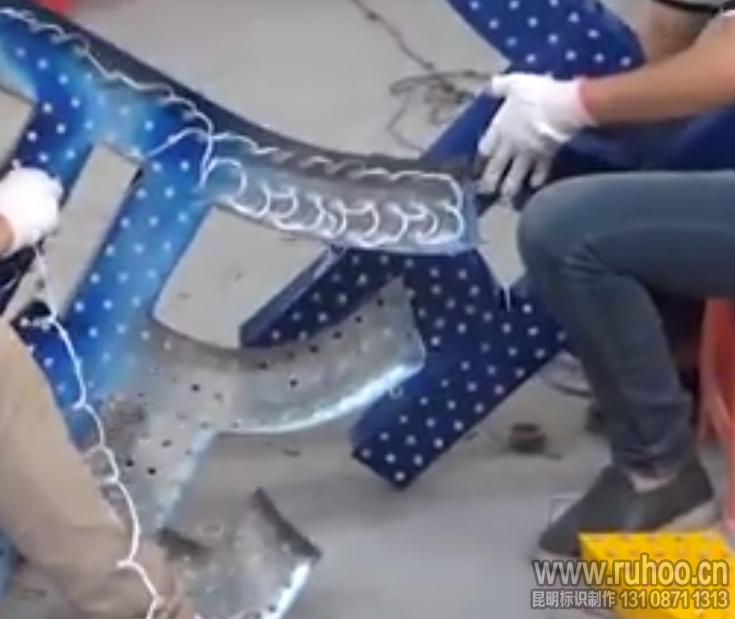 led外露发光字安装led灯