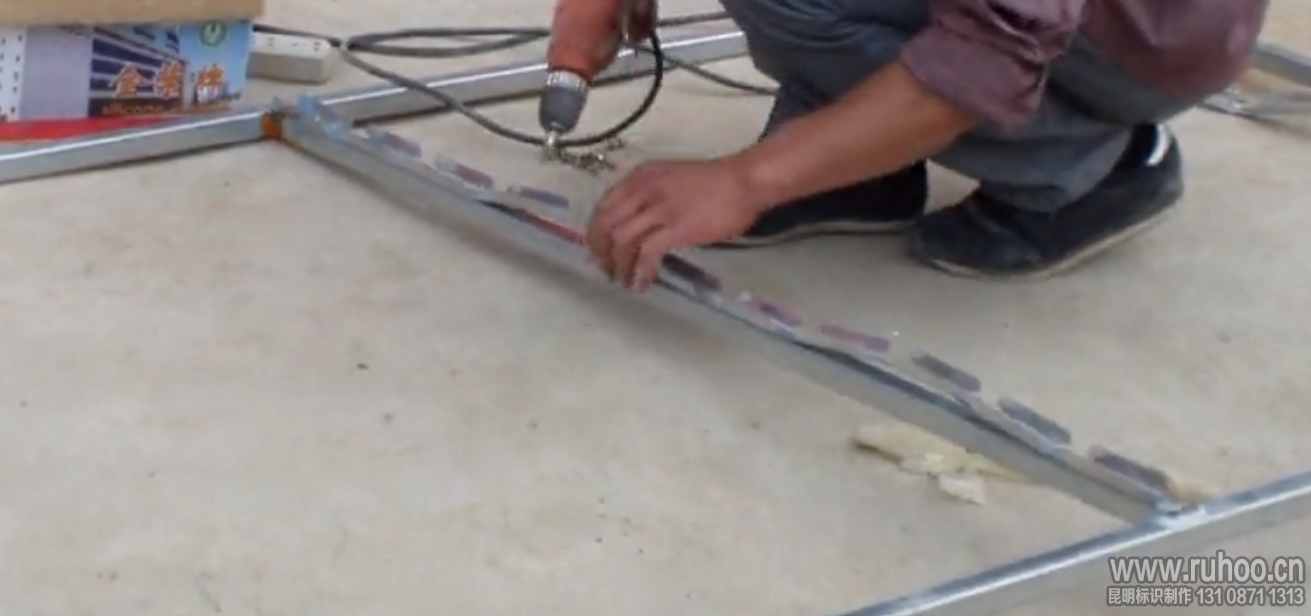 门头安装固定龙骨流程