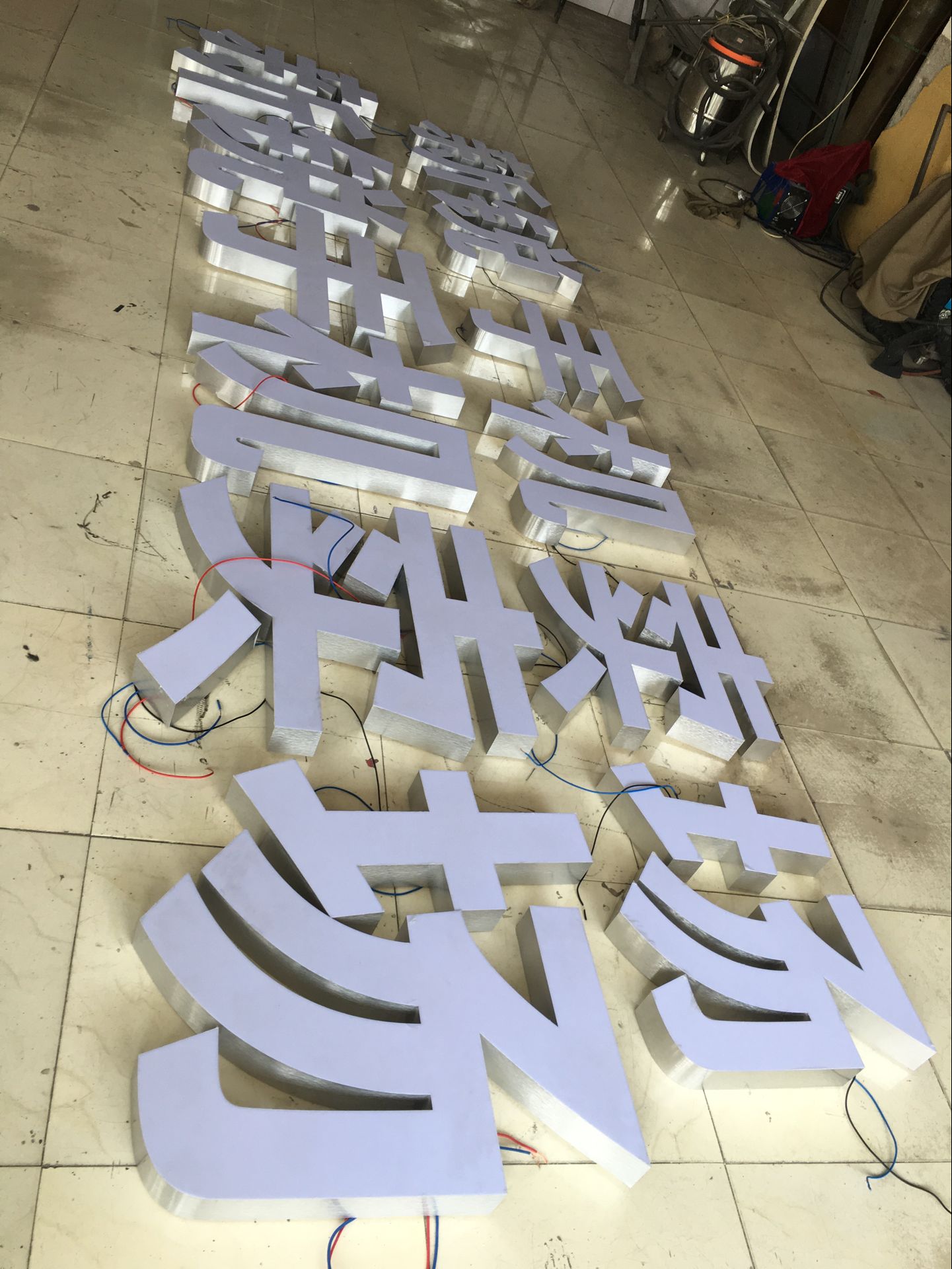 昆明无边发光字