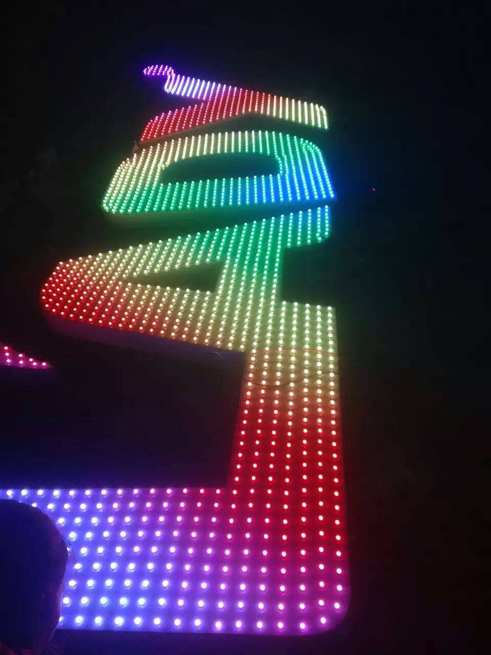 昆明全彩外露发光字制作