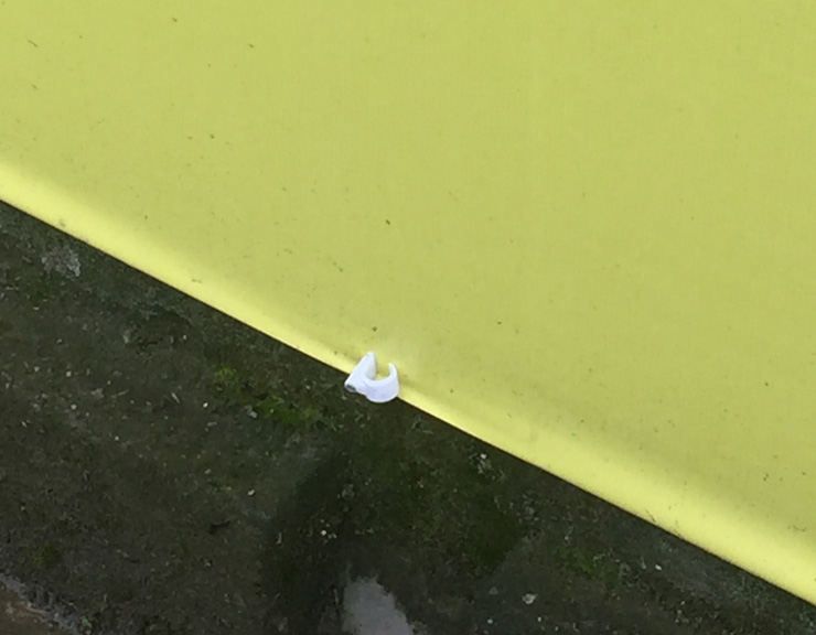 用管卡固定喷绘写真画面