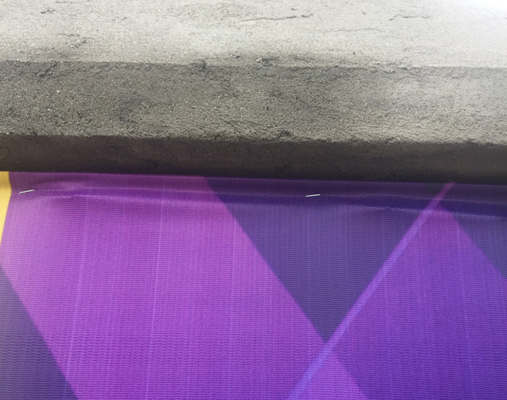 门型射钉固定喷绘写真画面