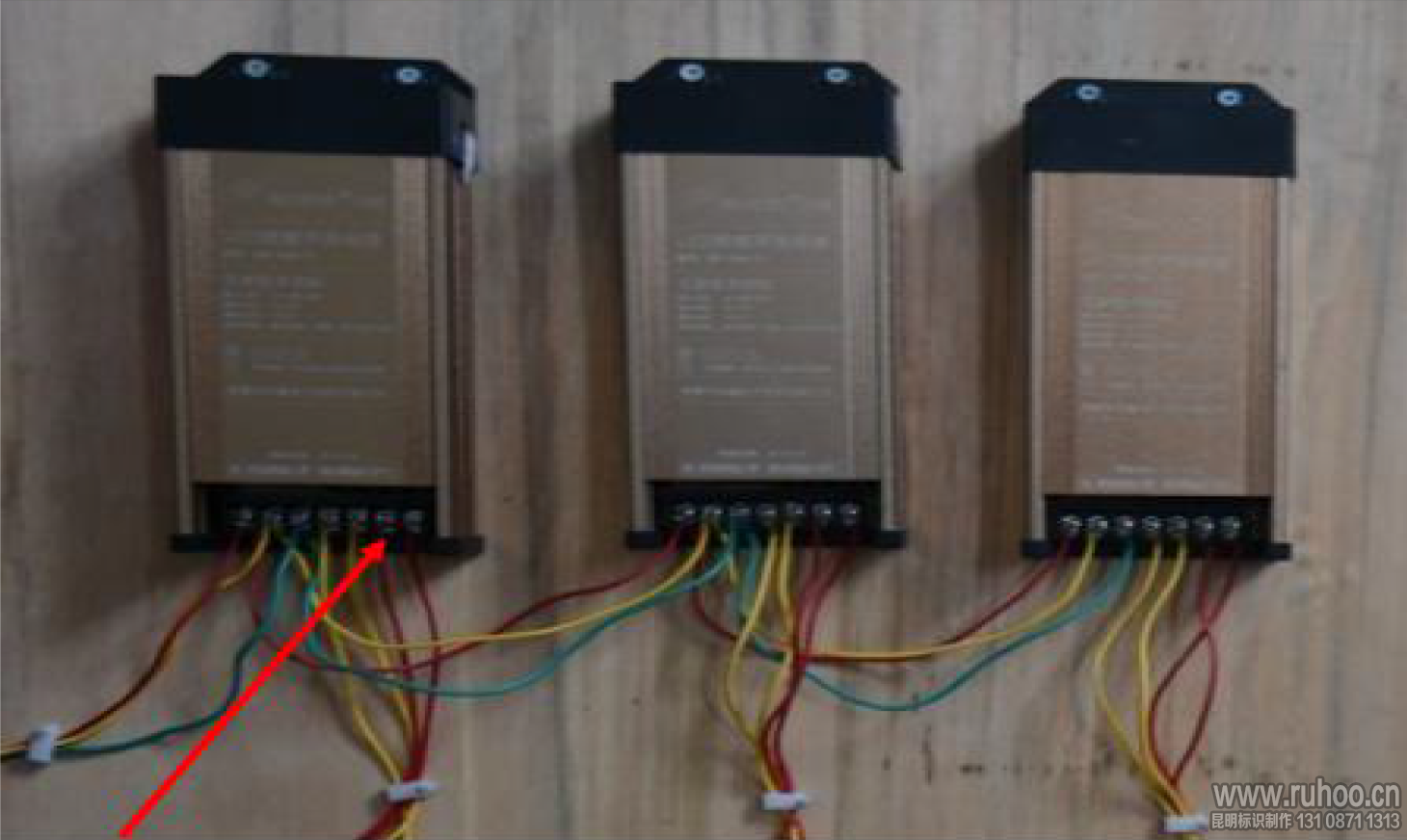 发光字电源适配器错误安装示范②