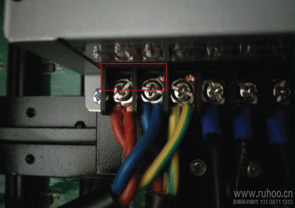 发光字电源适配器错误安装示范⑥