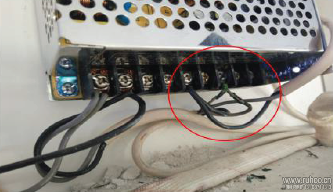 发光字电源接线太细容易引发火灾